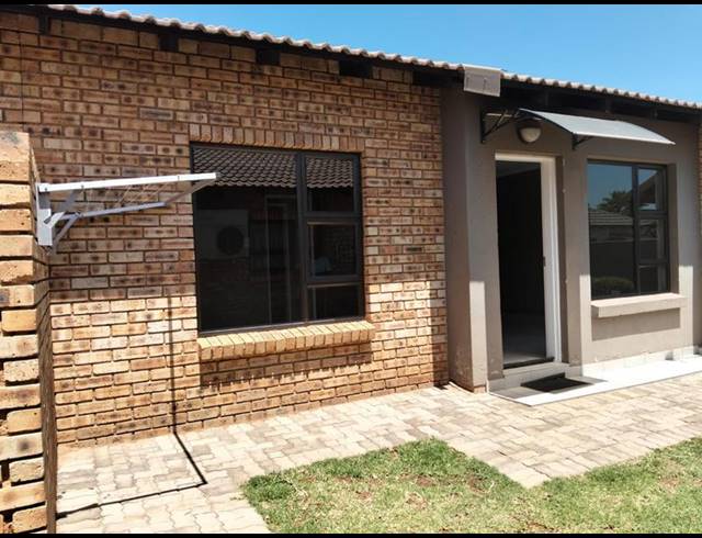 2 BEDROOM TOWNHOUSE FOR SALE IN DAWN PARK EXT